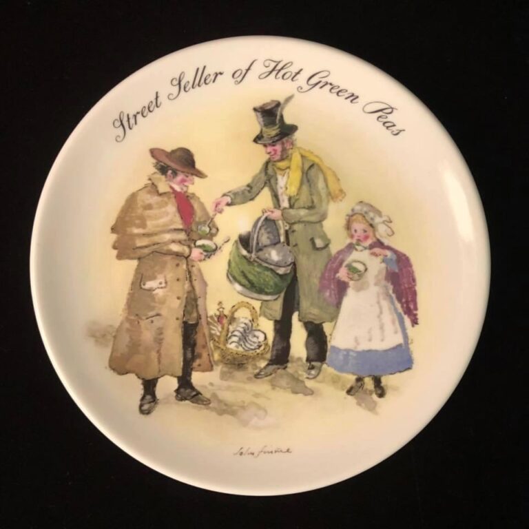 Комплект тарелок «Уличные торговцы Лондона» WEDGWOOD