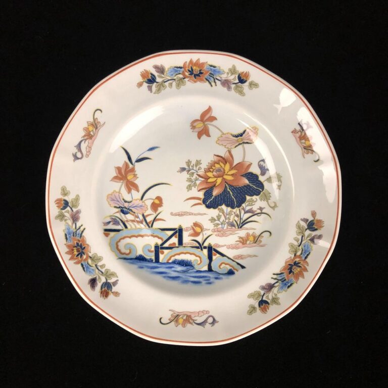 Фарфоровая тарелка Wedgwood