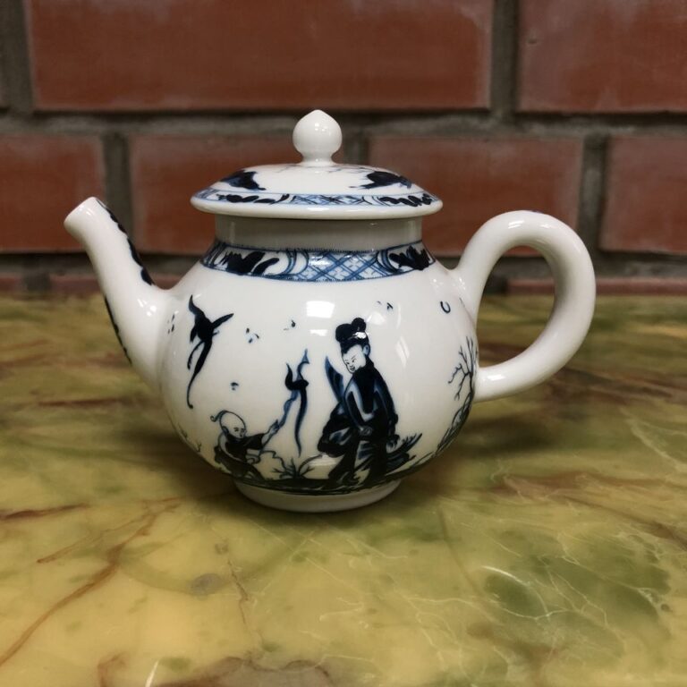 Миниатюрный фарфоровый чайник Worcester