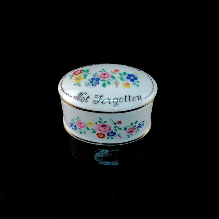 Шкатулка з різнобарвними квіточками "Alsent Frends Not Forgotten"CROWN STAFFORDSHIRE (Англія)